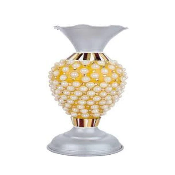 flower-vase-on-table.webp