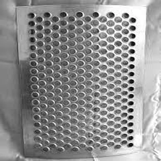 lamiere-perforate-speciali-flared-hole.webp