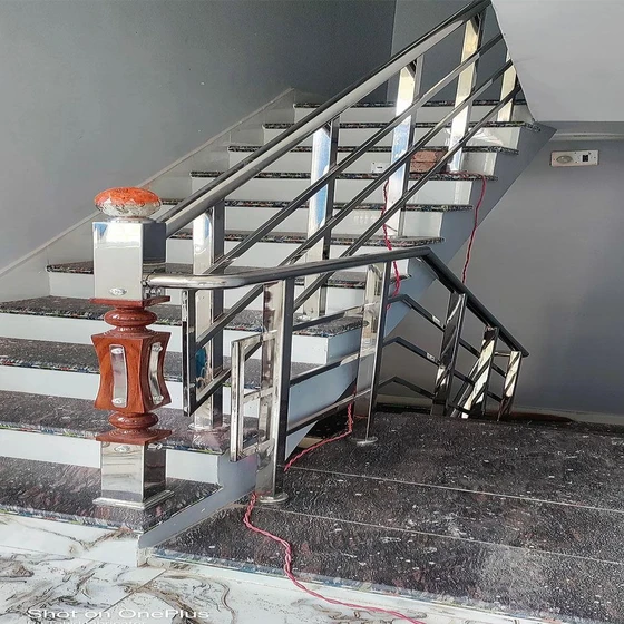 steel-staircases-railing-2.webp