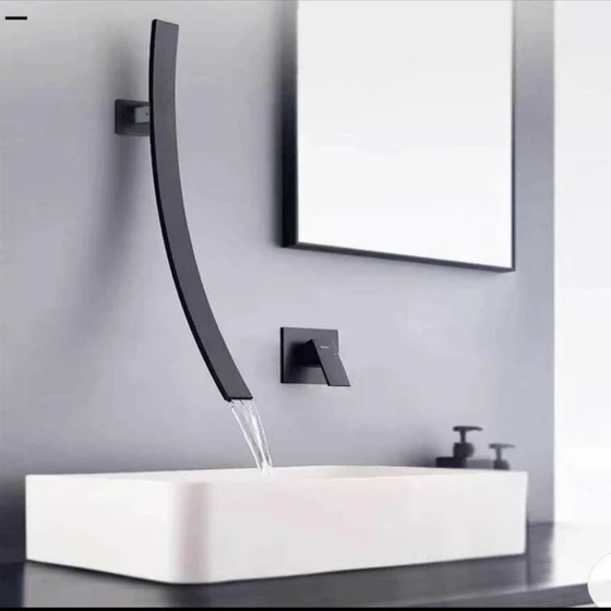 black-faucet-basin-2.webp