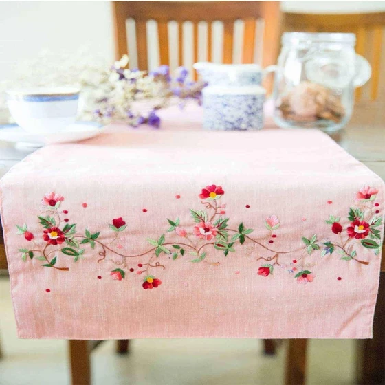 embroidered-table-linen-2.webp