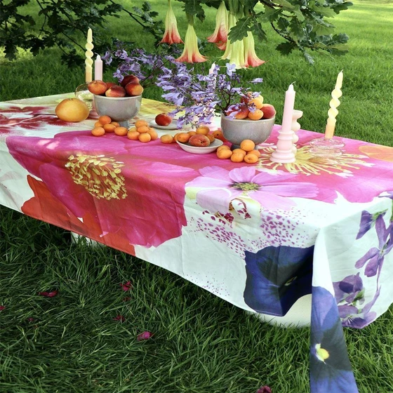 Customised Table Linen — Machine made table usage