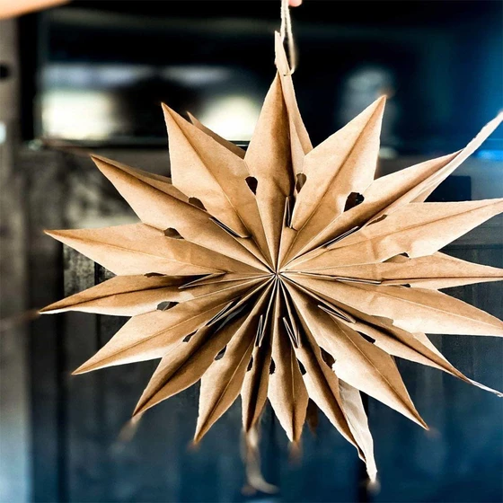 paper-hanging-stars-2.webp