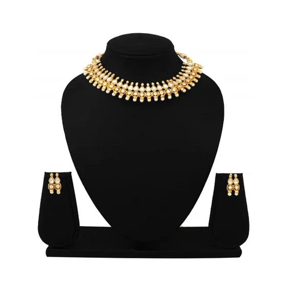 choker-necklace-simple.webp