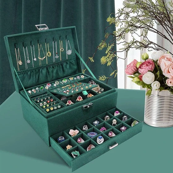premium-cosmetic-boxes-2.webp