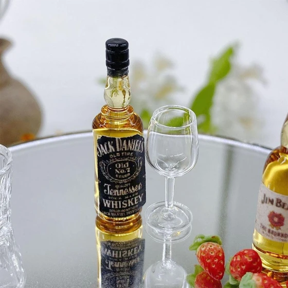 glass-wisky-bottle-2.webp
