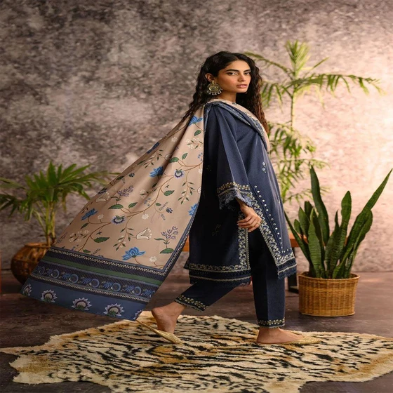 poly-wool-shawl-2.webp