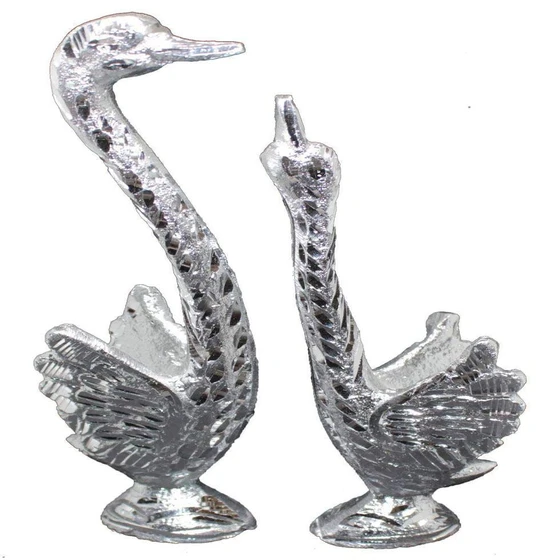 silver-aluminum-swan-gifts-2.webp