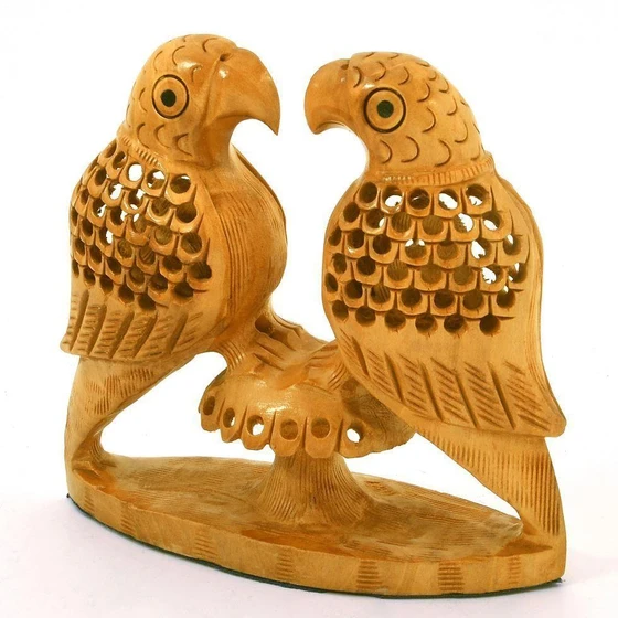 wooden-undercut-parrot-2.webp