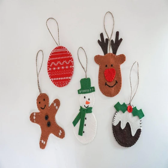felt-christmas-decoratives-2.webp