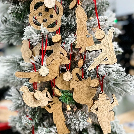 tree-wooden-ornaments-2.webp