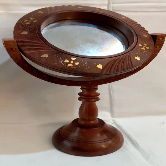 table-antique-mirror-2.webp