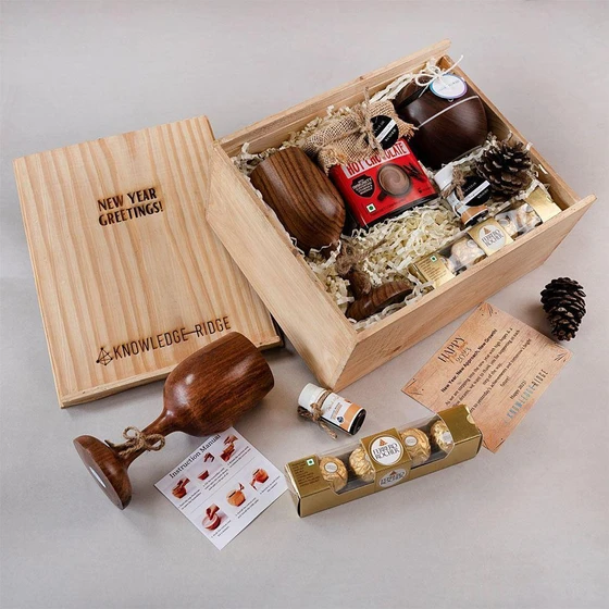 new-year-corporate-gifts-1.webp