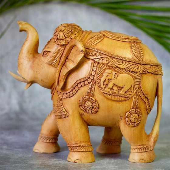 wooden-handcrafted-elephants-2.webp