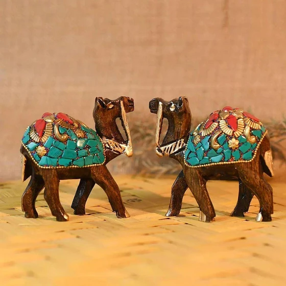 camel-wooden-statues-2.webp
