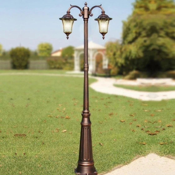 garden-light-pole-1.webp