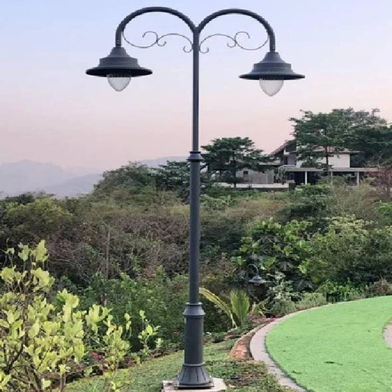 garden-light-pole-2.webp