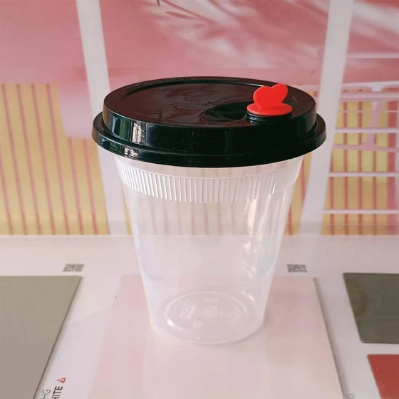 disposable-juice-cups-2.webp