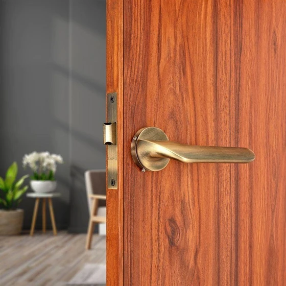 zinc-alloy-door-handles-2.webp