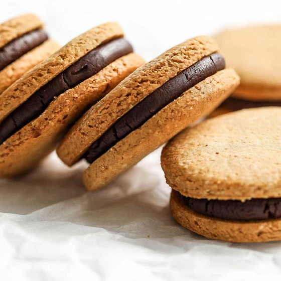 cocoa-sandwich-biscuit-2.webp
