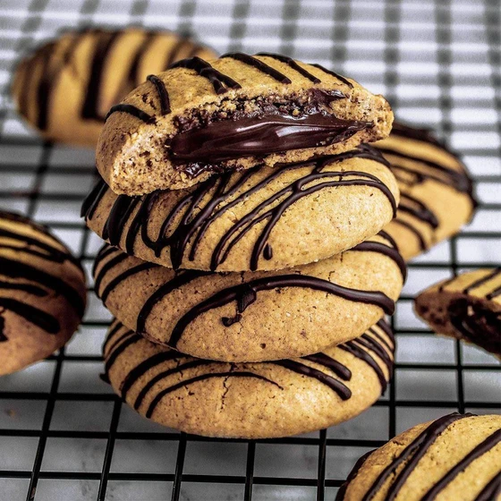 chocolate-filling-biscuit-2.webp