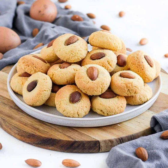 Almond Biscuit Cookies — Delightful combination crunchy