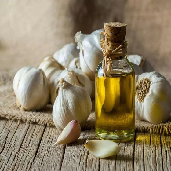garlic-natural-oil-2.webp
