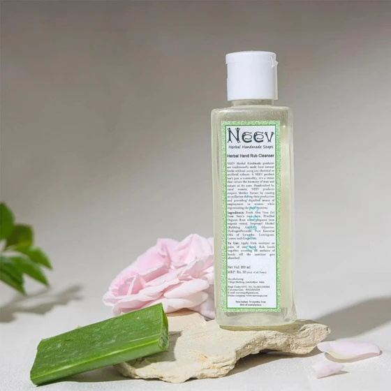 herbal-hand-sanitizer-2.webp