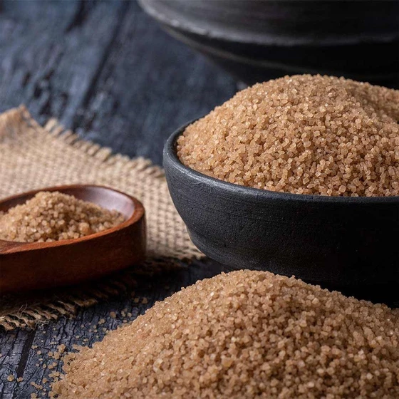 brown-natural-sugar-2.webp