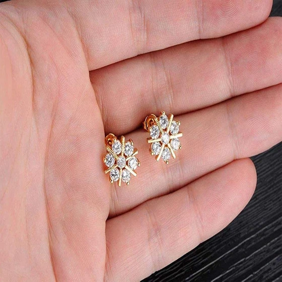 gold-earrings-studs-2.webp