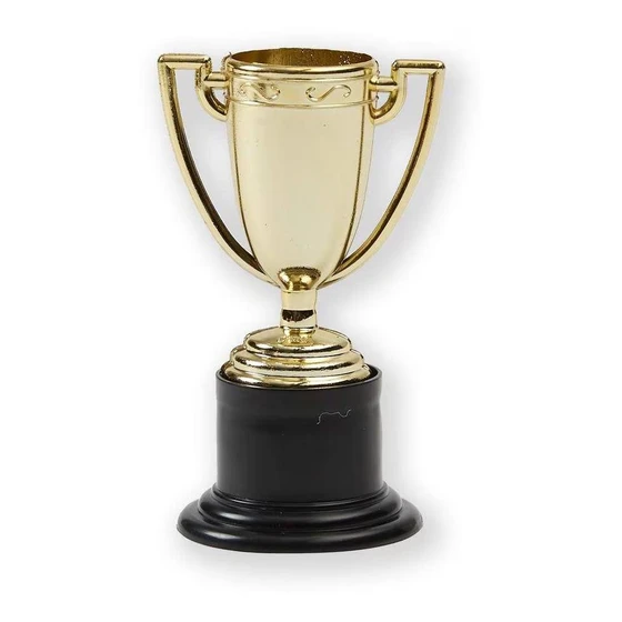 golden-designe-trophy-2.webp