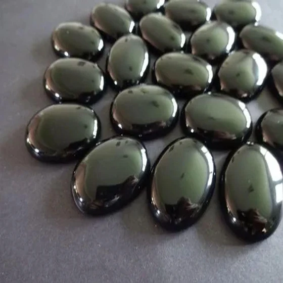 oval-polished-gemstone-2.webp
