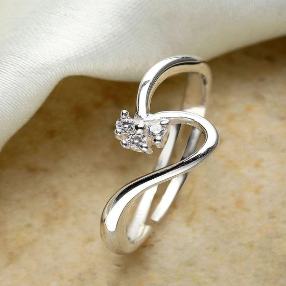 women-s-finger-silver-ring-1.webp
