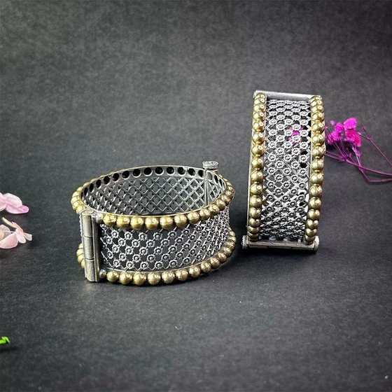 silver-oxidized-party-bracelet-2.webp