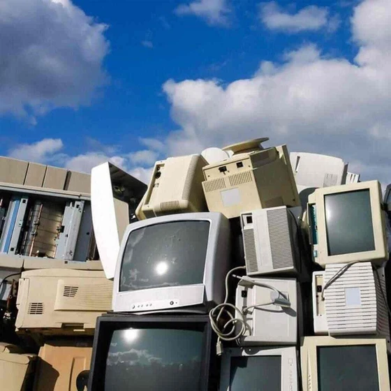 glass-computer-scrap-2.webp