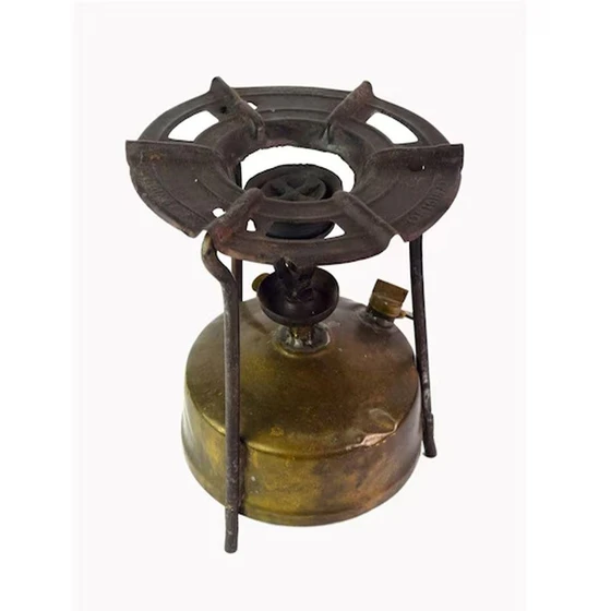 Metal Kerosene Stove — Few strokes of pumping the fuel