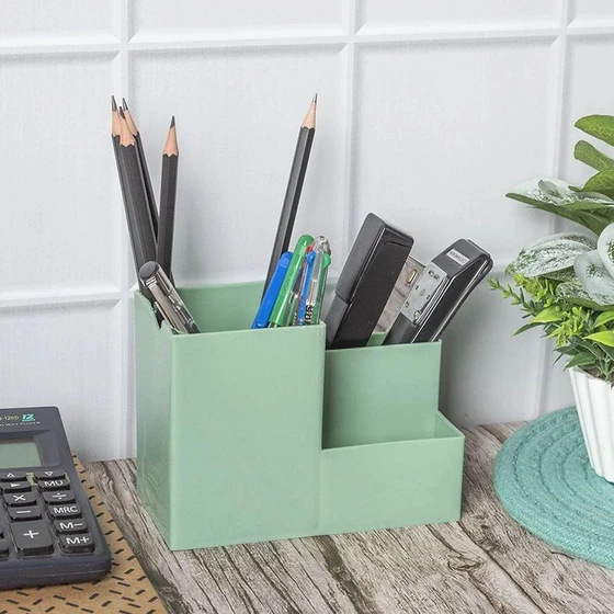 desk-pen-stands-2.webp