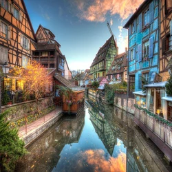 Colmar Wall Paper