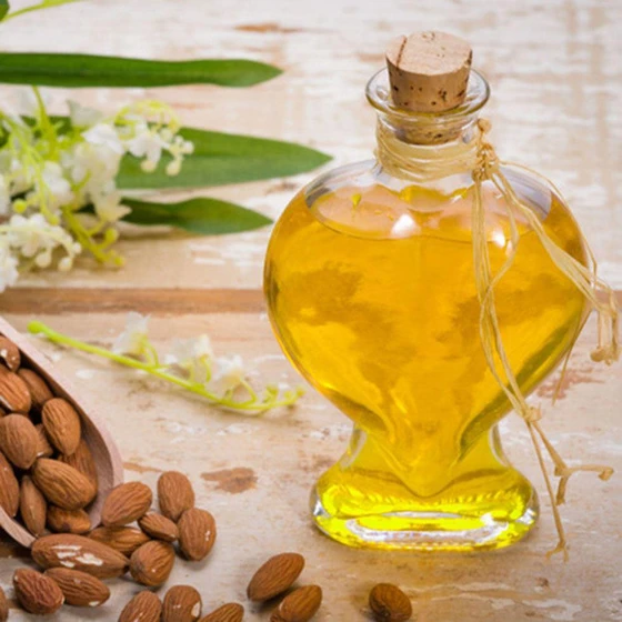 almond-bitter-oil-2.webp