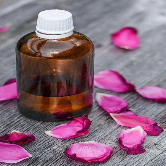 liquid-rose-oil-2.webp