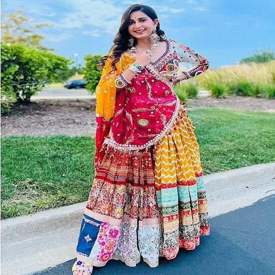 gujarati-garba-dress-2.webp