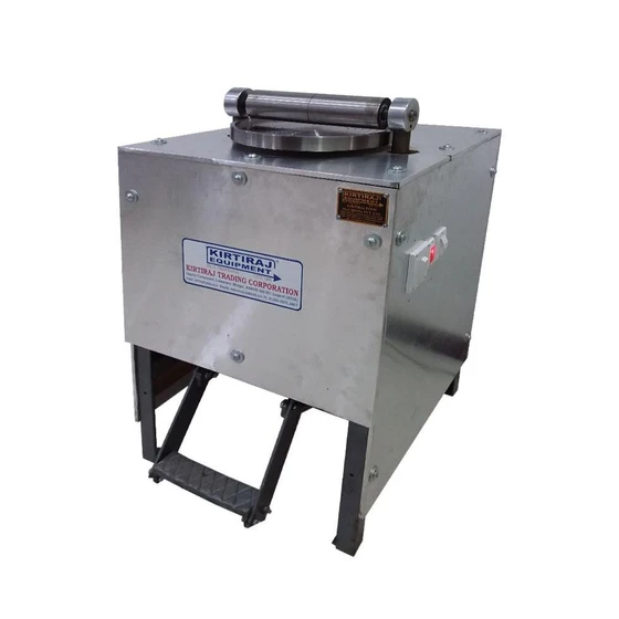 making-papad-machine-2.webp