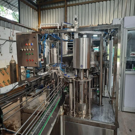 bottle-industrial-filling-machine-2.webp