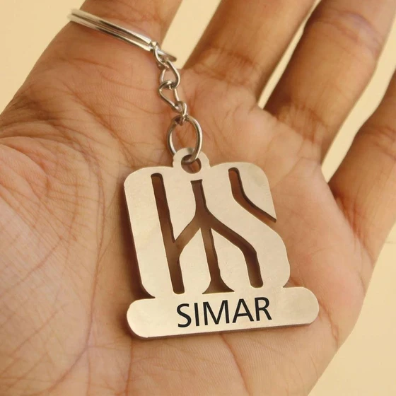 corporate-gift-keyring-1.webp