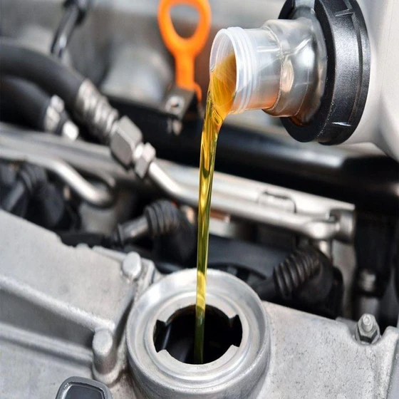 Car Engine Oil — Plastic bucket, golden colour