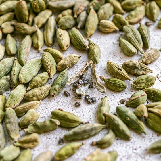solid-green-cardamom-2.webp