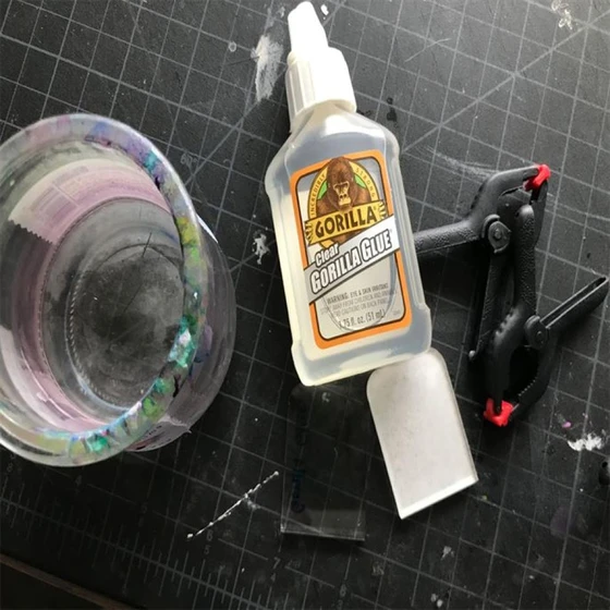 powerful-acrylic-adhesive-glue-2.webp