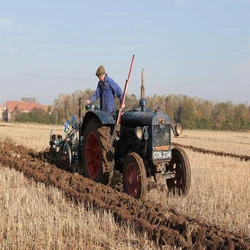 Old Tractors Ploughing, Pushrod operation mode types