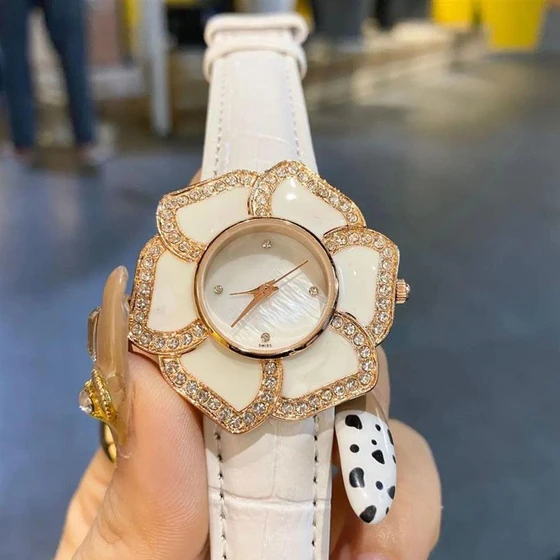 crystal-stylish-wrist-watches-2.webp