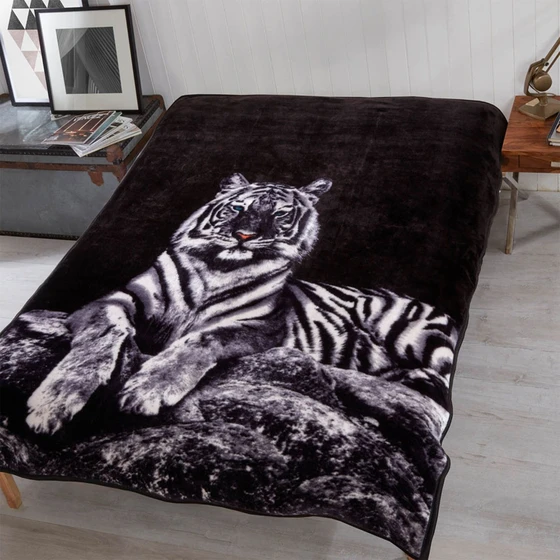 black-blanket-mink-2.webp